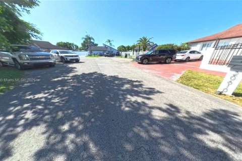 Casa en venta en Miami, Florida, 4 dormitorios, 180.51 m2 № 1948494 - foto 26