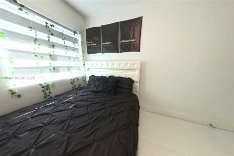 Casa en venta en Miami, Florida, 4 dormitorios, 180.51 m2 № 1948494 - foto 15