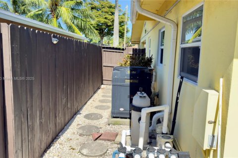 Casa en venta en Wilton Manors, Florida, 3 dormitorios, 154.78 m2 № 1953407 - foto 22