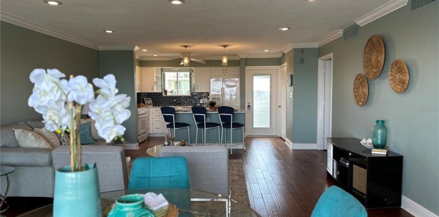 Condo in Saint Petersburg, Florida, 2 bedrooms № 1806662