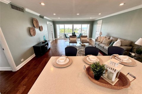 Condo in Saint Petersburg, Florida, 2 bedrooms  № 1806662 - photo 9