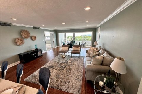 Condo in Saint Petersburg, Florida, 2 bedrooms  № 1806662 - photo 13