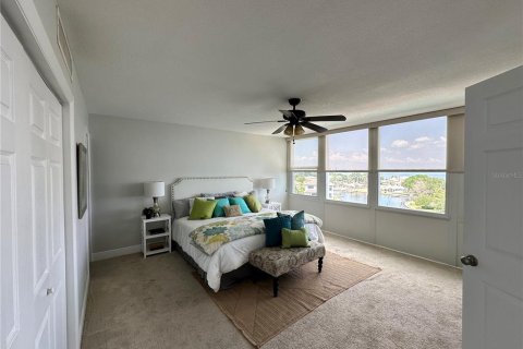 Condo in Saint Petersburg, Florida, 2 bedrooms  № 1806662 - photo 15