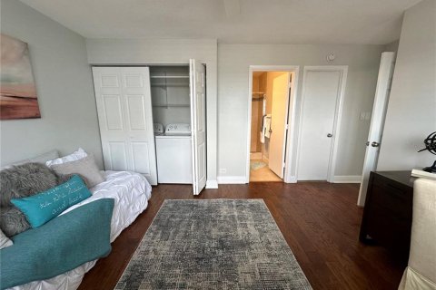 Condo in Saint Petersburg, Florida, 2 bedrooms  № 1806662 - photo 19