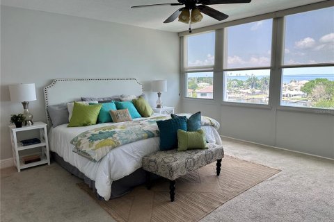 Condo in Saint Petersburg, Florida, 2 bedrooms  № 1806662 - photo 14