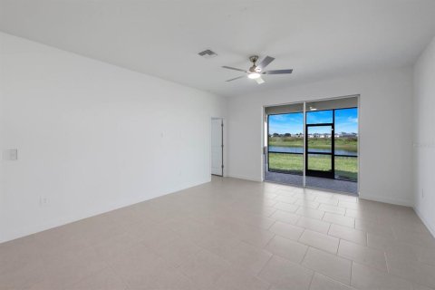 Villa ou maison à louer à Alva, Floride: 4 chambres, 196.21 m2 № 2419196 - photo 12