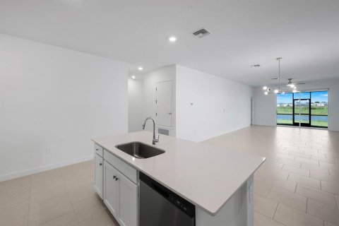 Villa ou maison à louer à Alva, Floride: 4 chambres, 196.21 m2 № 2419196 - photo 10
