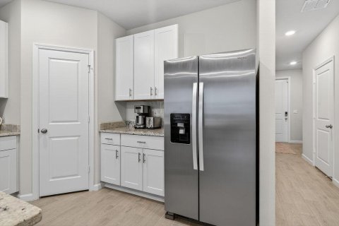 Townhouse in Stuart, Florida 3 bedrooms, 151.62 sq.m. № 2247309 - photo 4