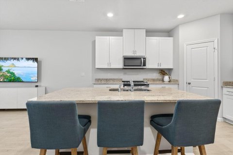 Townhouse in Stuart, Florida 3 bedrooms, 151.62 sq.m. № 2247309 - photo 3