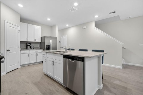 Townhouse in Stuart, Florida 3 bedrooms, 151.62 sq.m. № 2247309 - photo 6