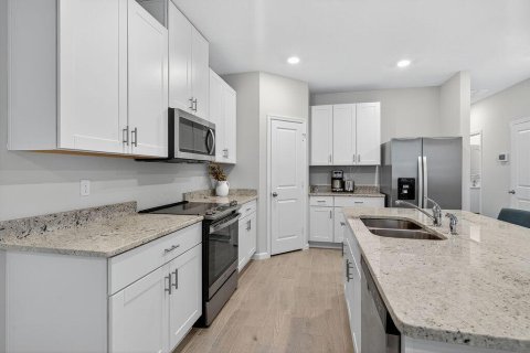 Townhouse in Stuart, Florida 3 bedrooms, 151.62 sq.m. № 2247309 - photo 2