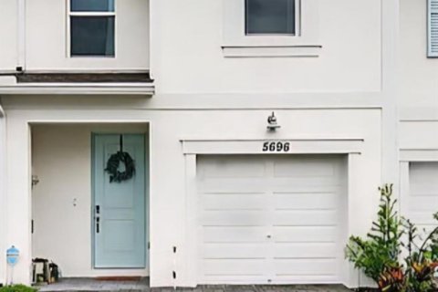 Townhouse in Stuart, Florida 3 bedrooms, 151.62 sq.m. № 2247309 - photo 25