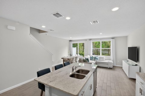 Townhouse in Stuart, Florida 3 bedrooms, 151.62 sq.m. № 2247309 - photo 9
