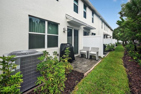 Townhouse in Stuart, Florida 3 bedrooms, 151.62 sq.m. № 2247309 - photo 26