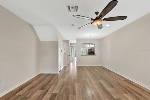 Touwnhouse à louer à Spring Hill, Floride: 3 chambres, 129.13 m2 № 2410349 - photo 4