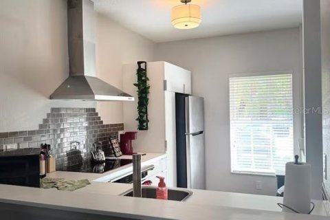 Touwnhouse à louer à Davenport, Floride: 2 chambres, 91.79 m2 № 2195445 - photo 4