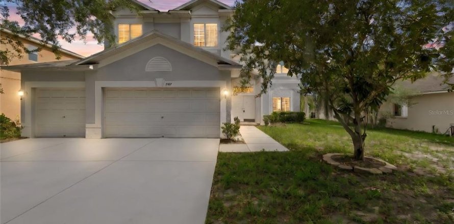 House in Valrico, Florida 4 bedrooms, 306.11 sq.m. № 2151926