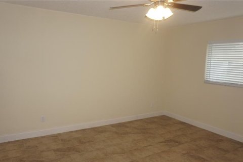 Casa en alquiler en Brandon, Florida, 3 dormitorios, 138.89 m2 № 1877082 - foto 4