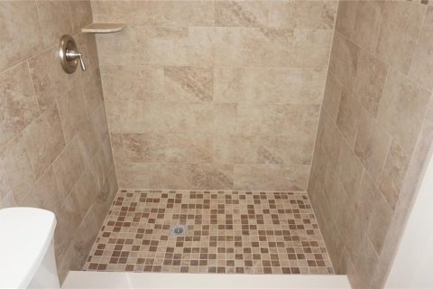 Casa en alquiler en Brandon, Florida, 3 dormitorios, 138.89 m2 № 1877082 - foto 5