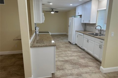 Casa en alquiler en Brandon, Florida, 3 dormitorios, 138.89 m2 № 1877082 - foto 18