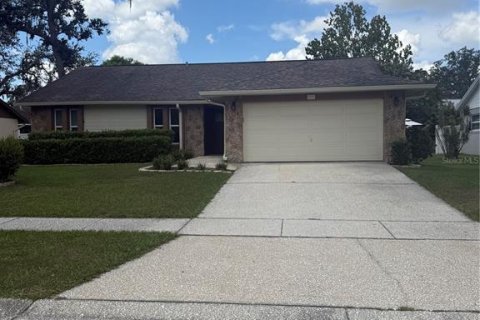 Casa en alquiler en Brandon, Florida, 3 dormitorios, 138.89 m2 № 1877082 - foto 1