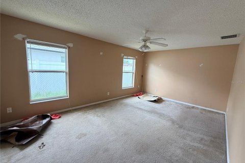 Villa ou maison à vendre à Kissimmee, Floride: 3 chambres, 189.06 m2 № 2389356 - photo 5