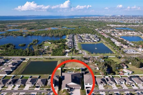 House in Ruskin, Florida 4 bedrooms, 237.55 sq.m. № 2119838 - photo 2