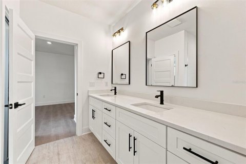 Townhouse in Tampa, Florida 3 bedrooms, 195 sq.m. № 2134811 - photo 17