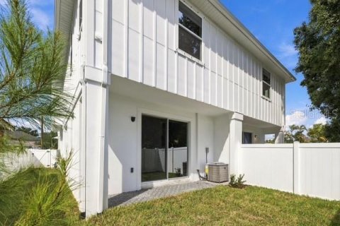 Townhouse in Tampa, Florida 3 bedrooms, 195 sq.m. № 2134811 - photo 24