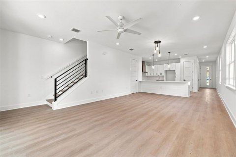 Townhouse in Tampa, Florida 3 bedrooms, 195 sq.m. № 2134811 - photo 5