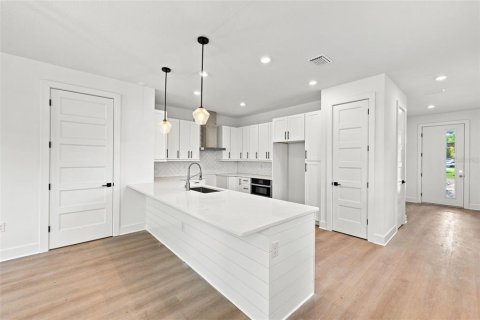 Townhouse in Tampa, Florida 3 bedrooms, 195 sq.m. № 2134811 - photo 2