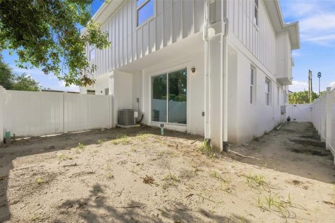 Townhouse in Tampa, Florida 3 bedrooms, 195 sq.m. № 2134811 - photo 25