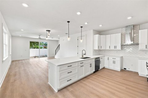 Townhouse in Tampa, Florida 3 bedrooms, 195 sq.m. № 2134811 - photo 27