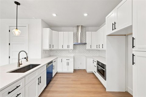 Townhouse in Tampa, Florida 3 bedrooms, 195 sq.m. № 2134811 - photo 29