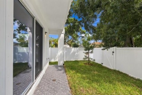 Townhouse in Tampa, Florida 3 bedrooms, 195 sq.m. № 2134811 - photo 22