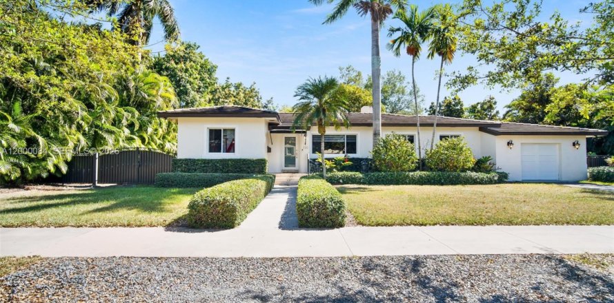 Casa en Coral Gables, Florida 3 dormitorios, 154.78 m2 № 2067037