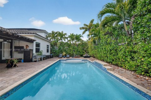 House in Miami, Florida 3 bedrooms № 2046677 - photo 28