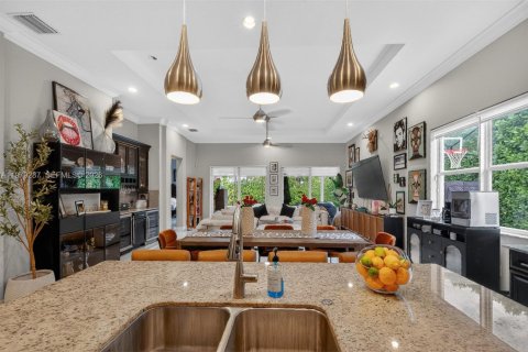 House in Miami, Florida 3 bedrooms № 2046677 - photo 9