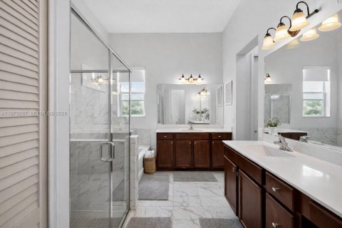 House in Miami, Florida 3 bedrooms № 2046677 - photo 16