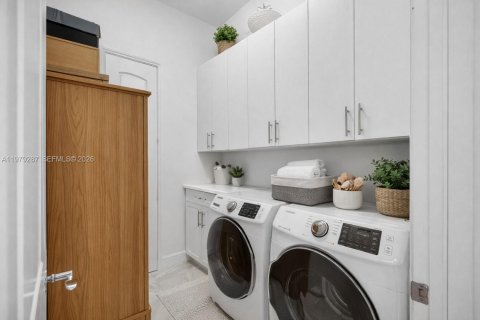 House in Miami, Florida 3 bedrooms № 2046677 - photo 24