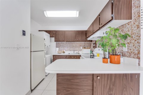 Condominio en venta en Miami, Florida, 2 dormitorios, 65.03 m2 № 2012591 - foto 4