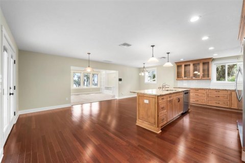 House in Melrose, Florida 3 bedrooms, 324.23 sq.m. № 2119231 - photo 8