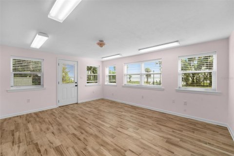 House in Melrose, Florida 3 bedrooms, 324.23 sq.m. № 2119231 - photo 21