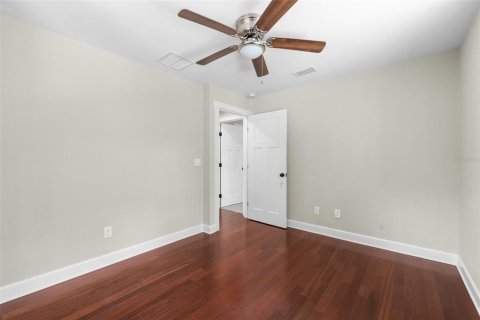 House in Melrose, Florida 3 bedrooms, 324.23 sq.m. № 2119231 - photo 15