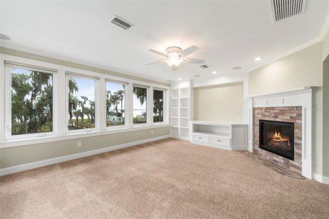 House in Melrose, Florida 3 bedrooms, 324.23 sq.m. № 2119231 - photo 10