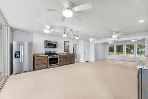 House in Melrose, Florida 3 bedrooms, 324.23 sq.m. № 2119231 - photo 24