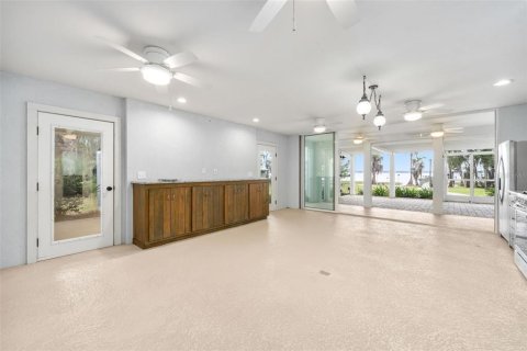 House in Melrose, Florida 3 bedrooms, 324.23 sq.m. № 2119231 - photo 25