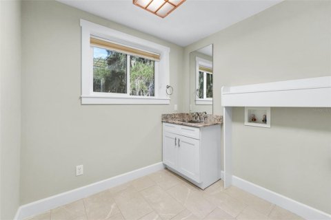 House in Melrose, Florida 3 bedrooms, 324.23 sq.m. № 2119231 - photo 28