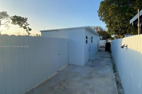 Commercial property in Miami Gardens, Florida 1 bedroom, 94.02 sq.m. № 2192410 - photo 5