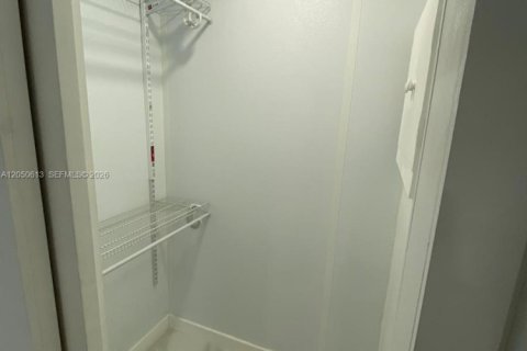 Commercial property in Miami Gardens, Florida 1 bedroom, 94.02 sq.m. № 2192410 - photo 16